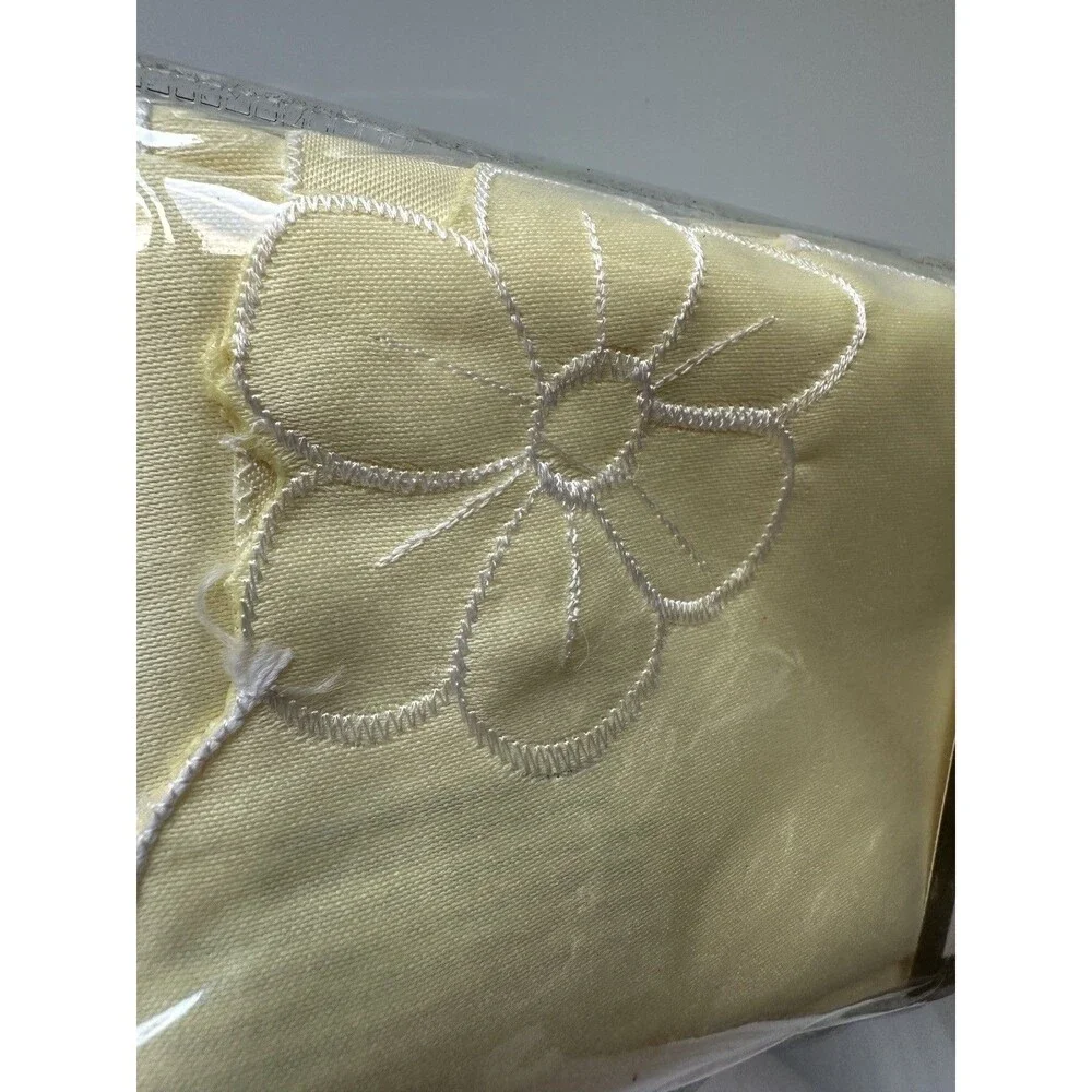 NWT Homewear Yellow Daisy Scatter Cloth Napkins set of 4 18